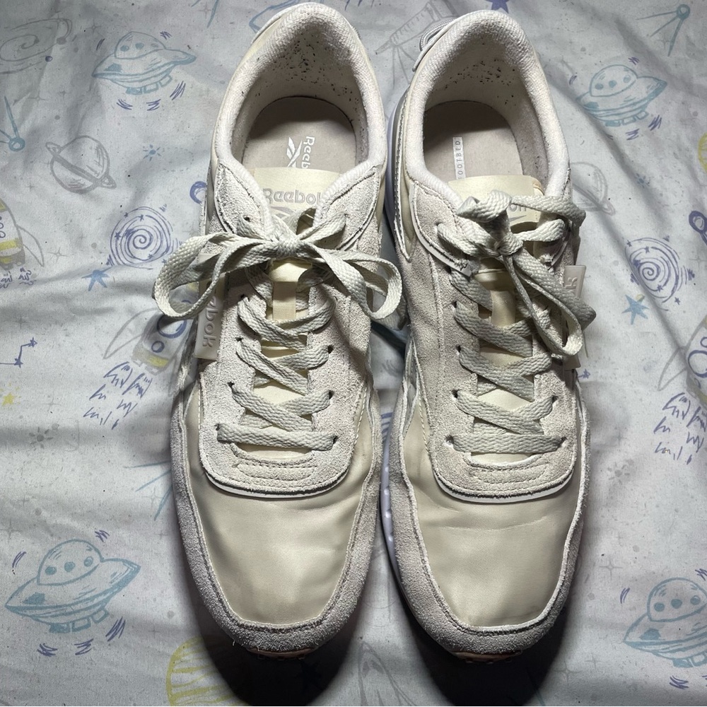 Reebok Men’s Cream Sneakers